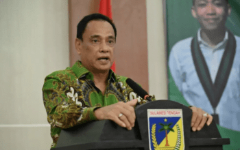 Wakil Gubernur Sulawesi Tengah Ma'mun Amir menyampaikan sambutannya pada pelantikan pengurus HMI dan Kohati HMI Cabang Palu, di Palu, Sabtu (11/5/2024) malam. ANTARA/HO-Porkopim Setda Pemprov Sulteng