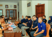 Ahmad Ali Kembalikan Berkas Pendaftaran Bacagub ke Hanura. FOTO : IST