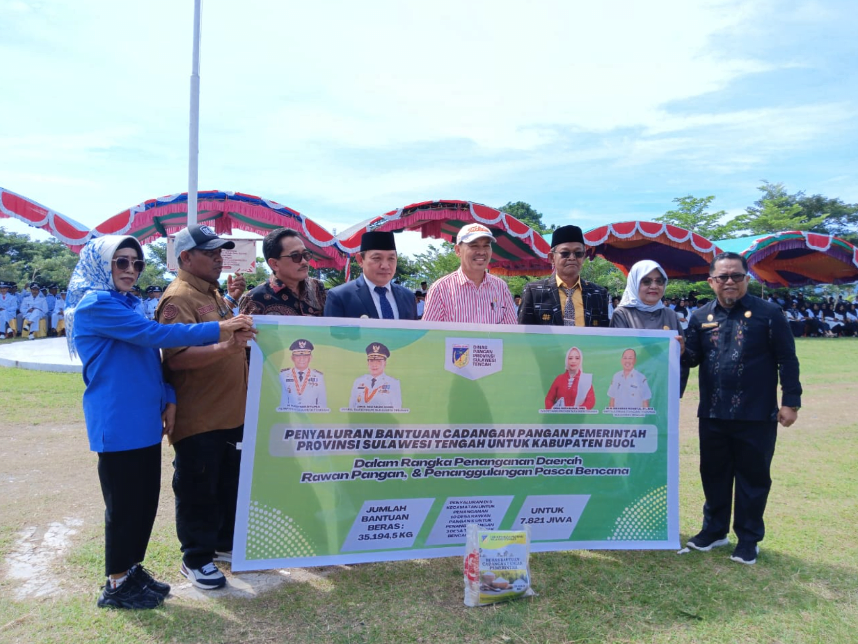 Penyerahan Bantuan oleh Gubernur Sulteng kepada Pemerintah Kabupaten Buol. FOTO: IST