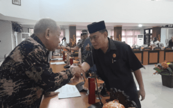 Ketua DPRD Palu bersama anggota fraksi PKB , H. Nasir Dg Gani, usai Rapat Paripurna, Rabu (25/06) (Foto : media.alkhairaat.id/Yamin)