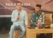 KPU Kota Palu, saat menjadi narasumber sosialisasi produk hukum terkait tahapan pilkada serentak 2024 kepada badan adhoc, Sabtu (29/06) malam. (FOTO: media.alkhairaat.id/Rifay)