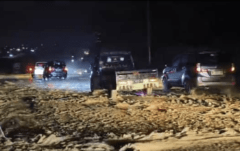 Banjir di Jalan Poros Palu-Donggala, Sabtu (29/06) malam