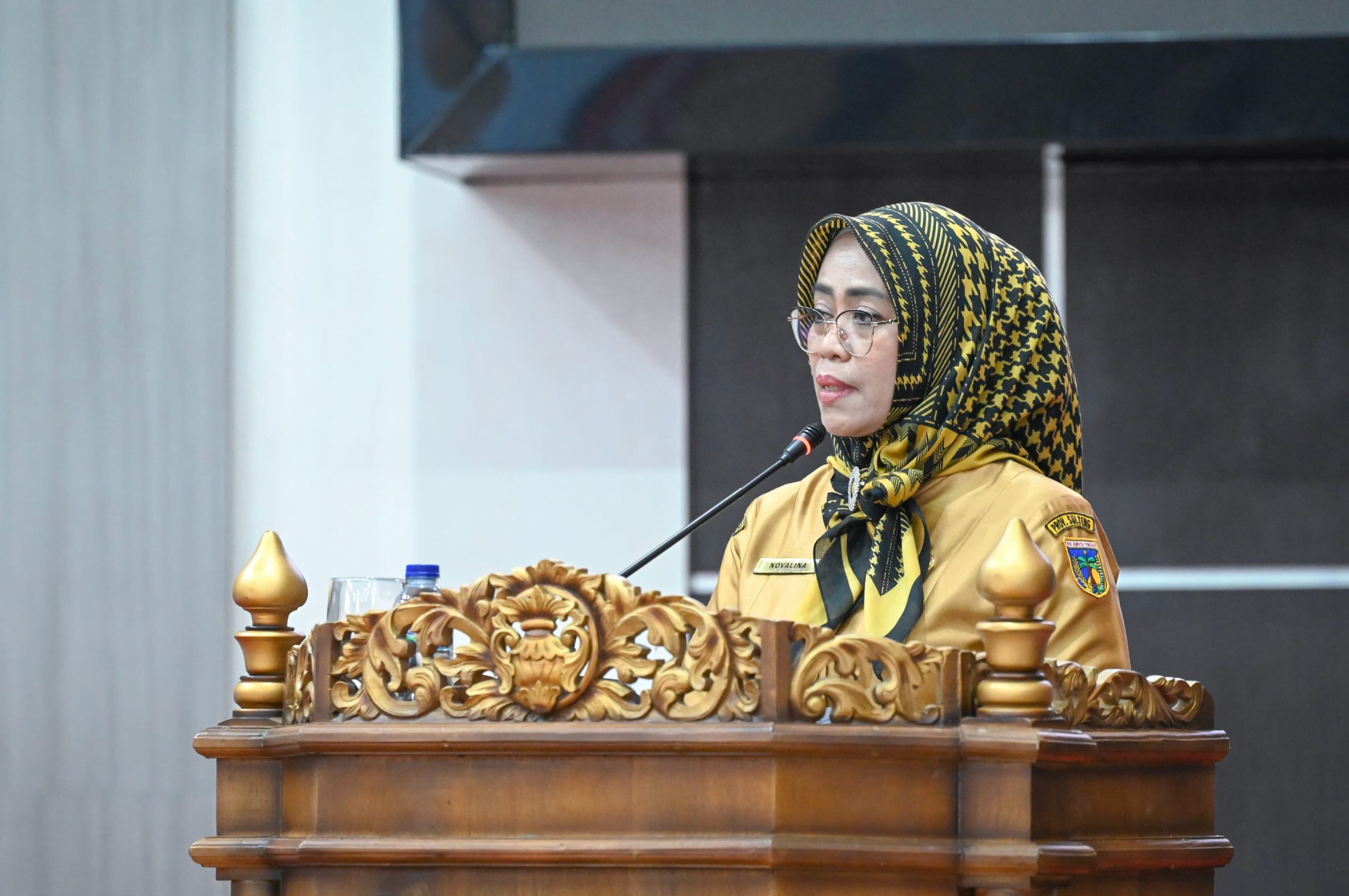 Sekretaris Daerah Dra. Novalina, MM