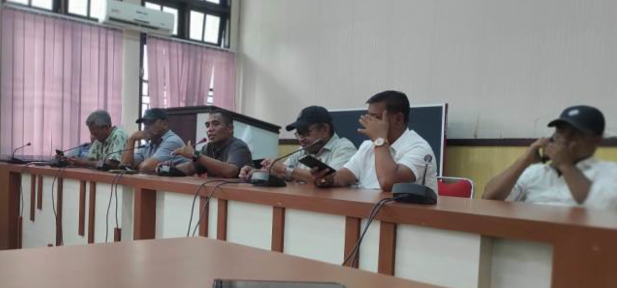 Pansus Rehab Rekon DPRD Kota Palu memberikan keterangan, di Ruang rapat terbatas DPRD Palu, Rabu (12/06). (FOTO : media.alkhairaat.id/Yamin)