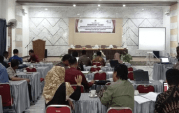 Kegiatan bimtek persiapan rekapitulasi hasil verfak kesatu tingkat kecamatan untuk bakal calon perseorangan Pilkada Serentak Kabupaten Touna Tahun 2024, Rabu (03/07)