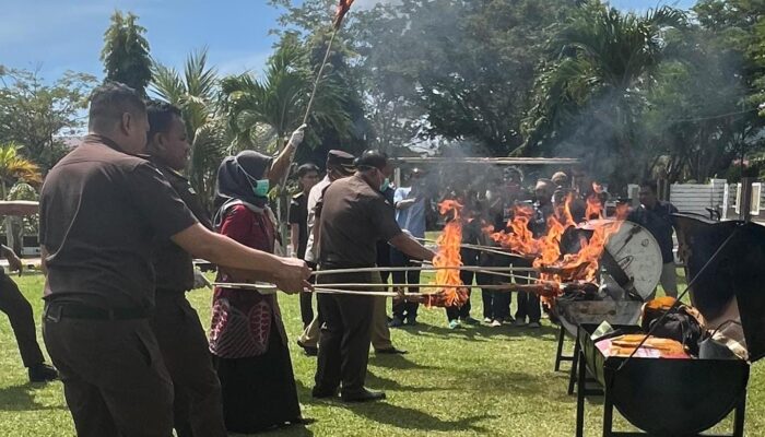 Kejaksaan Negeri Tojo Una-Una Musnahkan 36 Perkara Tindak Pidana Umum