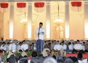 Presiden Joko Widodo menghadiri acara zikir dan doa kebangsaan yang diselenggarakan di halaman Istana Merdeka, Jakarta, pada Kamis, 1 Agustus 2024. Foto: BPMI Setpres/Muchlis Jr