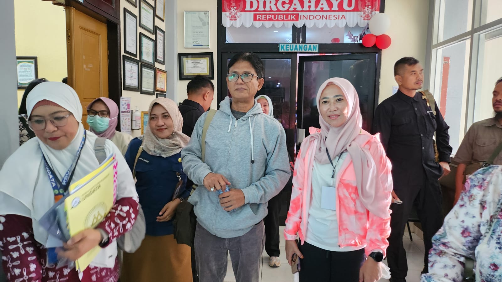 Pasangan Hj. Sovianur Kure dan Luky Lasahido Jalani Tes Kesehatan di RSUD UNDATA Palu. FOTO: IST