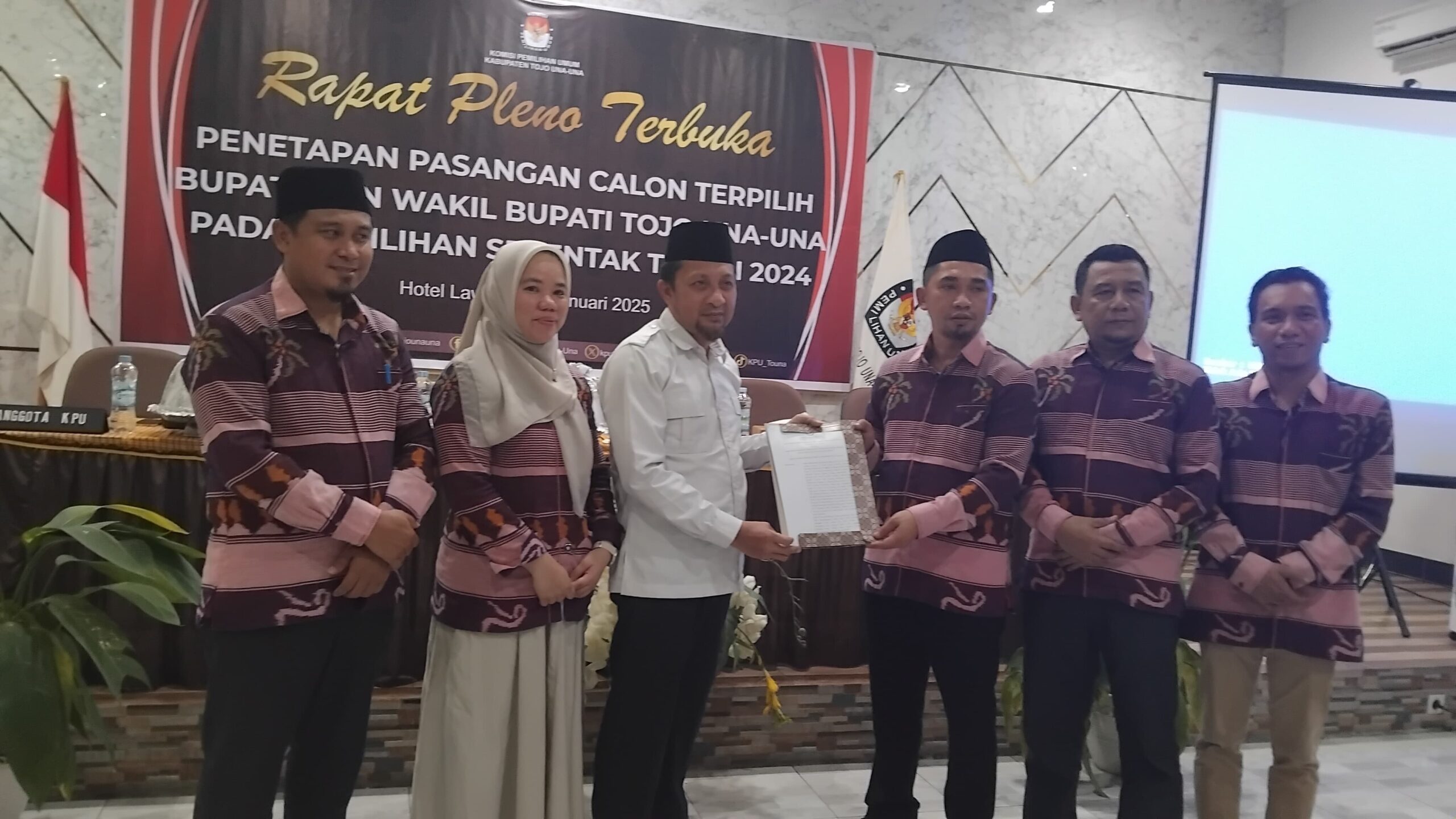 KPU Touna menetapkan bupati dan wakil bupati terpilih Touna. FOTO: IST