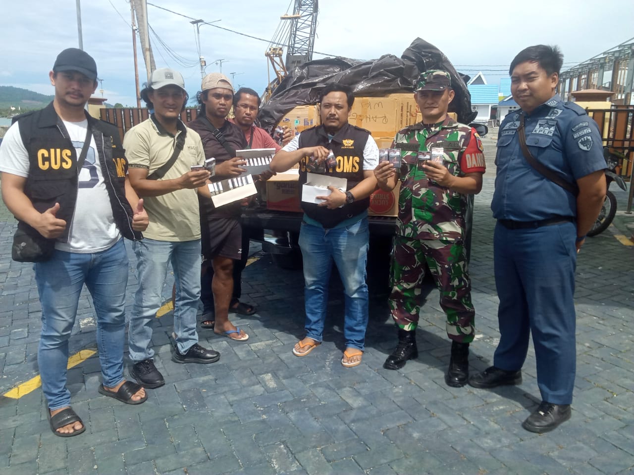 Operasi Gabungan Kodim 1307 Poso, kOREM 132 Tadulako dan Bea Cukai Luwuk Gagalkan Penyelundupan Rokok Ilegal. Foto: IST