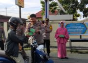 Polres Touna Gelar Aksi Sosial Bagikan Takjil dan Buka Bersama Puluhan Santri dan Media