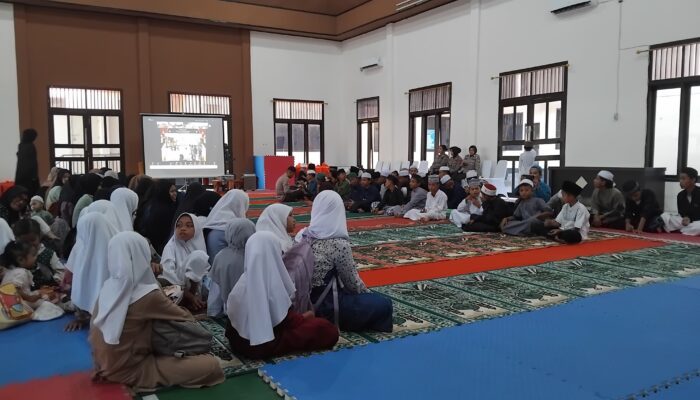 Suasana Polres Touna Gelar Aksi Sosial bersama Para Santri dan Media. FOTO: IST