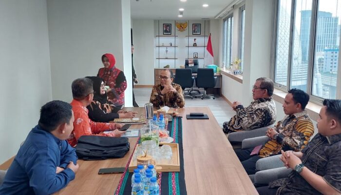 Pertemuan wakil bupati Touna didampingi kadis perdagangan terkait pengembangan UMKM Touna. FOTO: IST